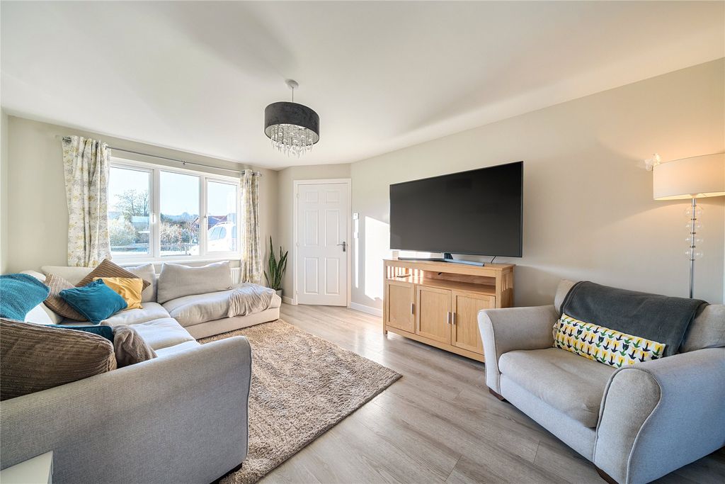 Property photo 2 of 23 Picture No. 12