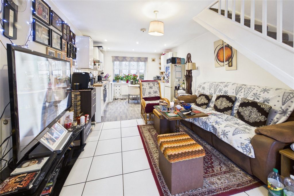 Property photo 3 of 14 Living Area