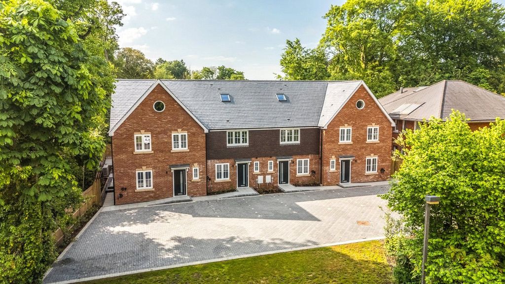 Property photo 1 of 17 Front Aerial