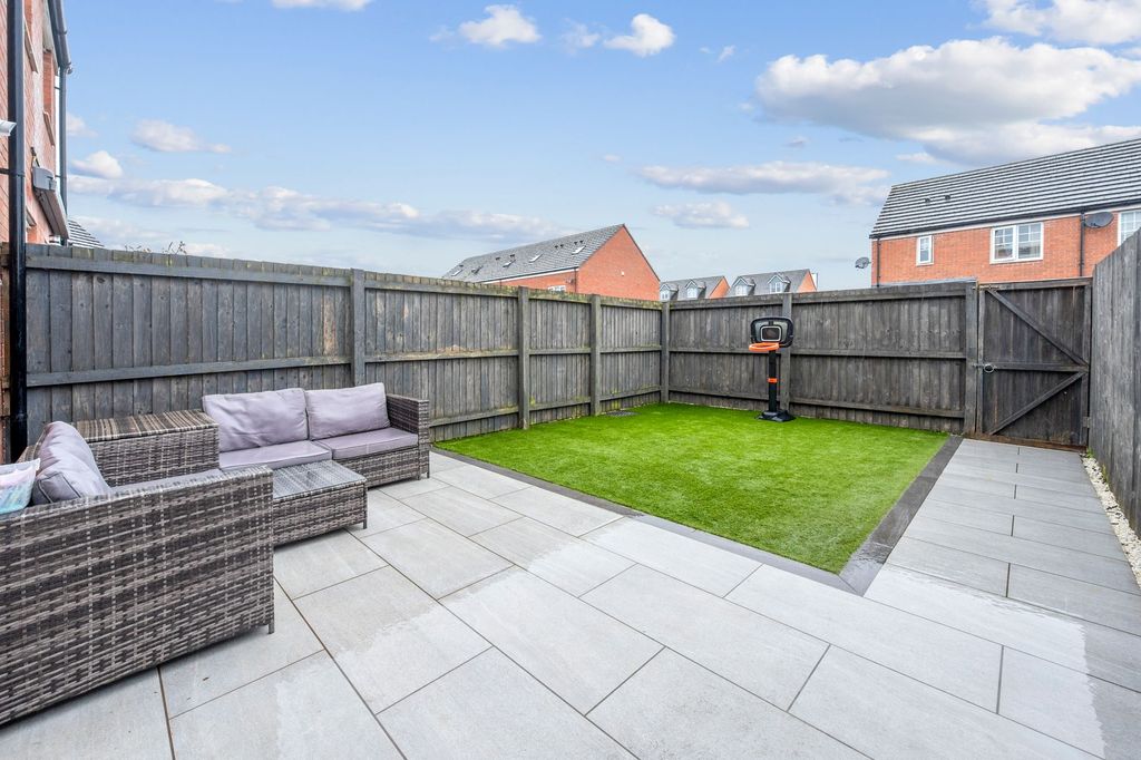 Property photo 2 of 21