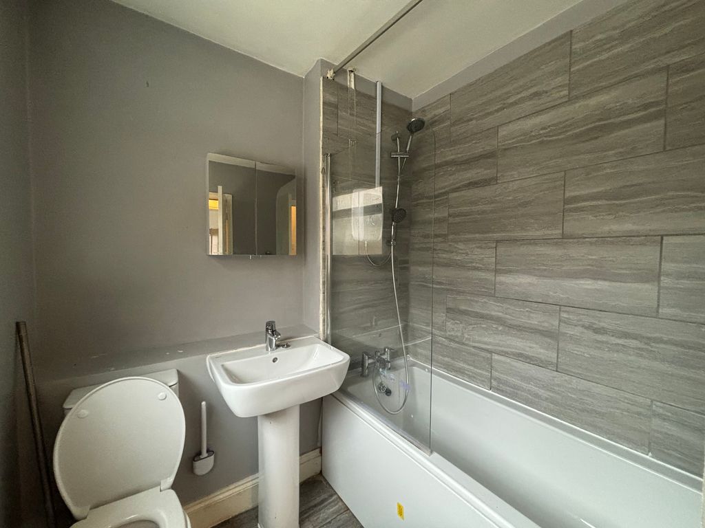 Property photo 3 of 5 Bathroom