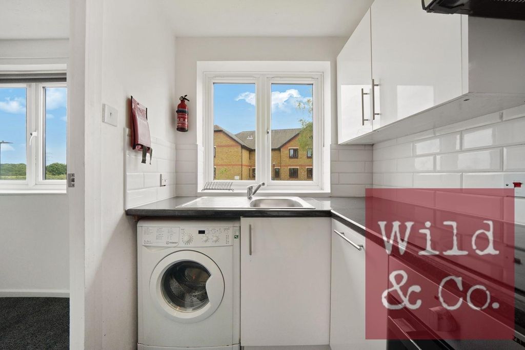 Property photo 3 of 17 Riverside Close - K08Stum2Nccqr8Bhgirq.Jpg