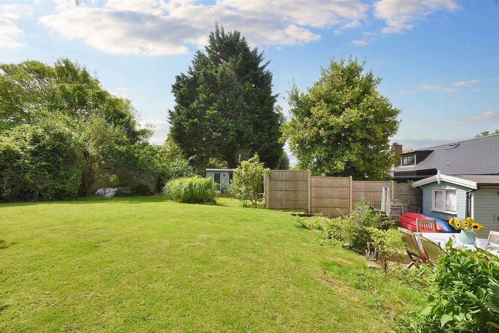 Property photo 3 of 27 Gardens.Jpg