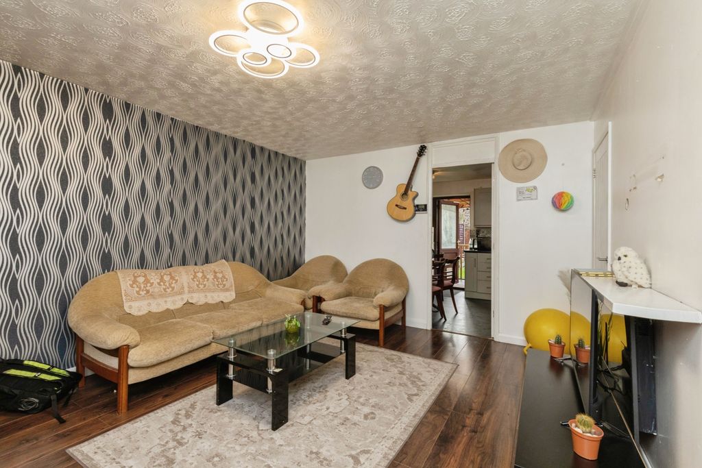 Property photo 3 of 20 Living Room