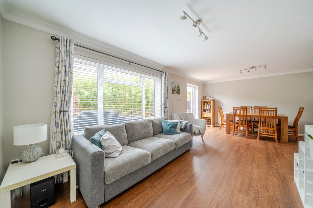 Property photo 2 of 17 Picture No. 16