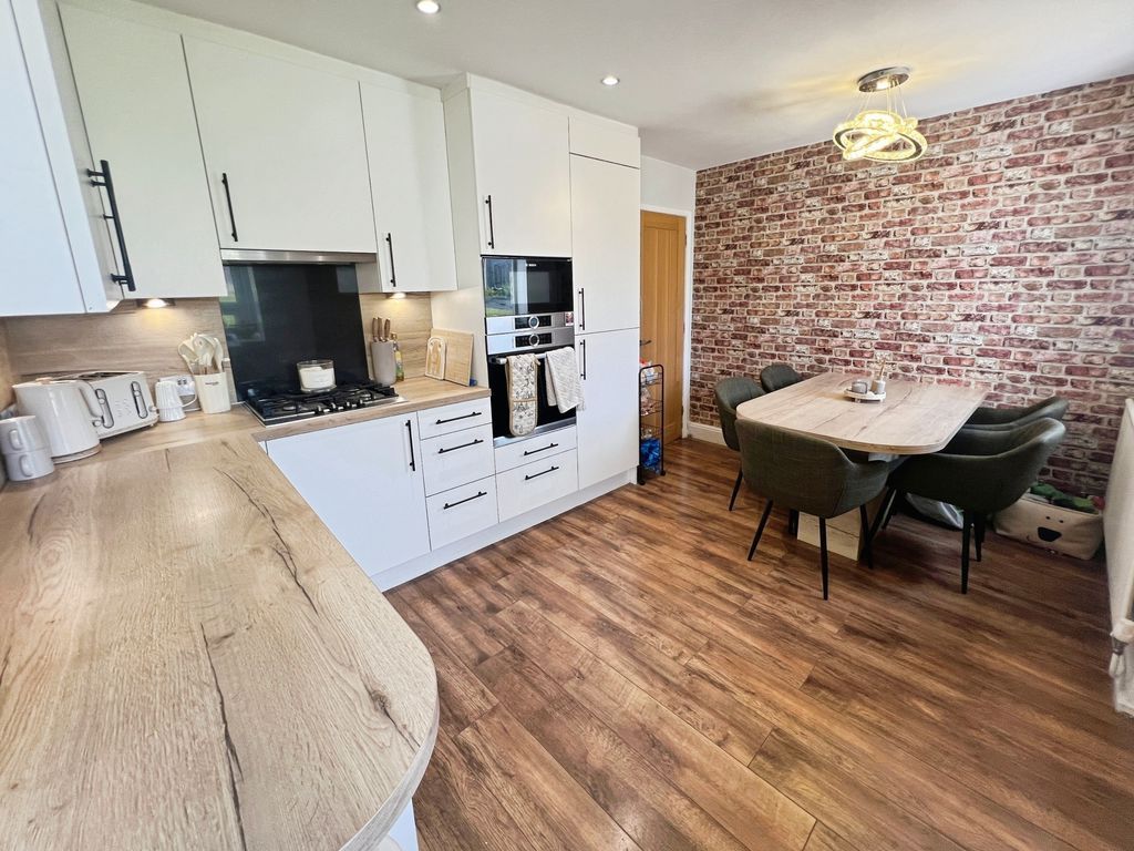 Property photo 3 of 18 Kitchen