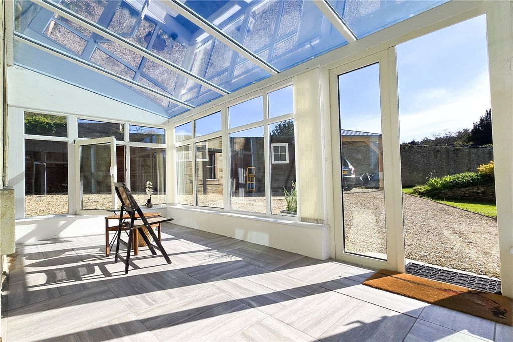 Property photo 2 of 30 Conservatory