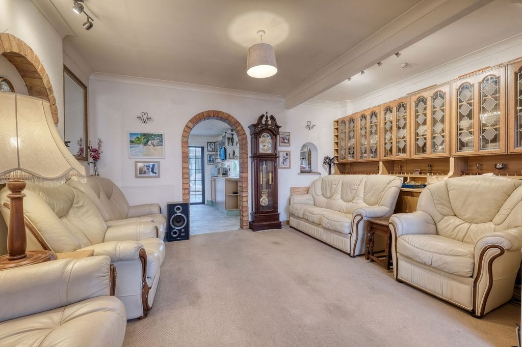 Property photo 3 of 39