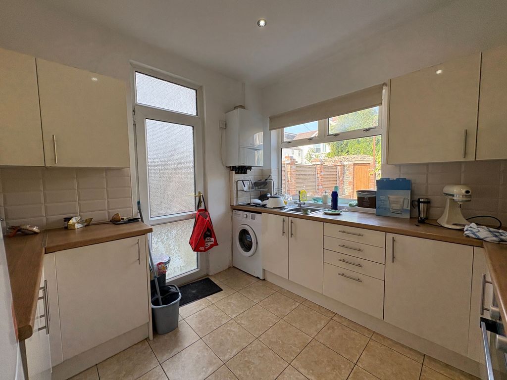 Property photo 3 of 10 6149B012-10Bb-46cd-82B6-ce020509502B