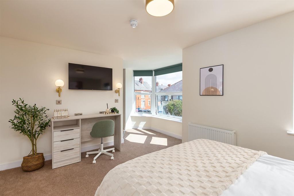 Property photo 3 of 15 Bed 3 02.Jpg