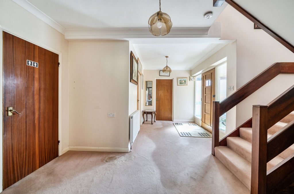 Property photo 3 of 18 Photo 16