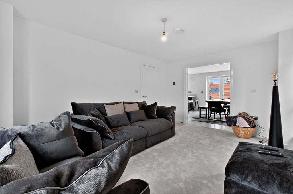 Property photo 3 of 43