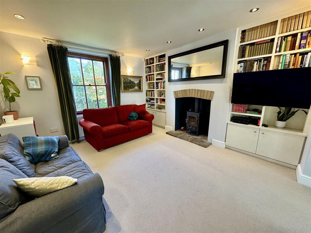 Property photo 2 of 20 Living Room