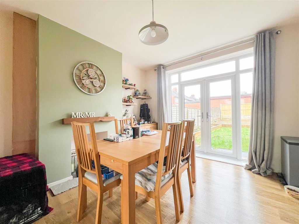 Property photo 3 of 19 Dining Room