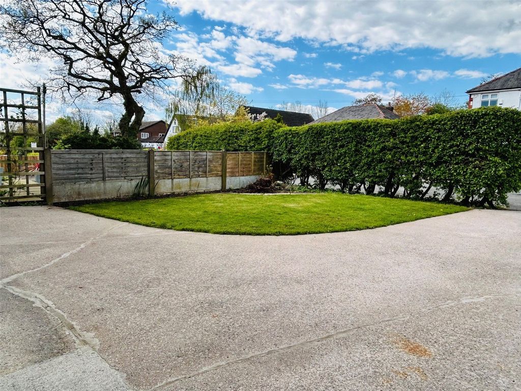 Property photo 3 of 22 Front Garden