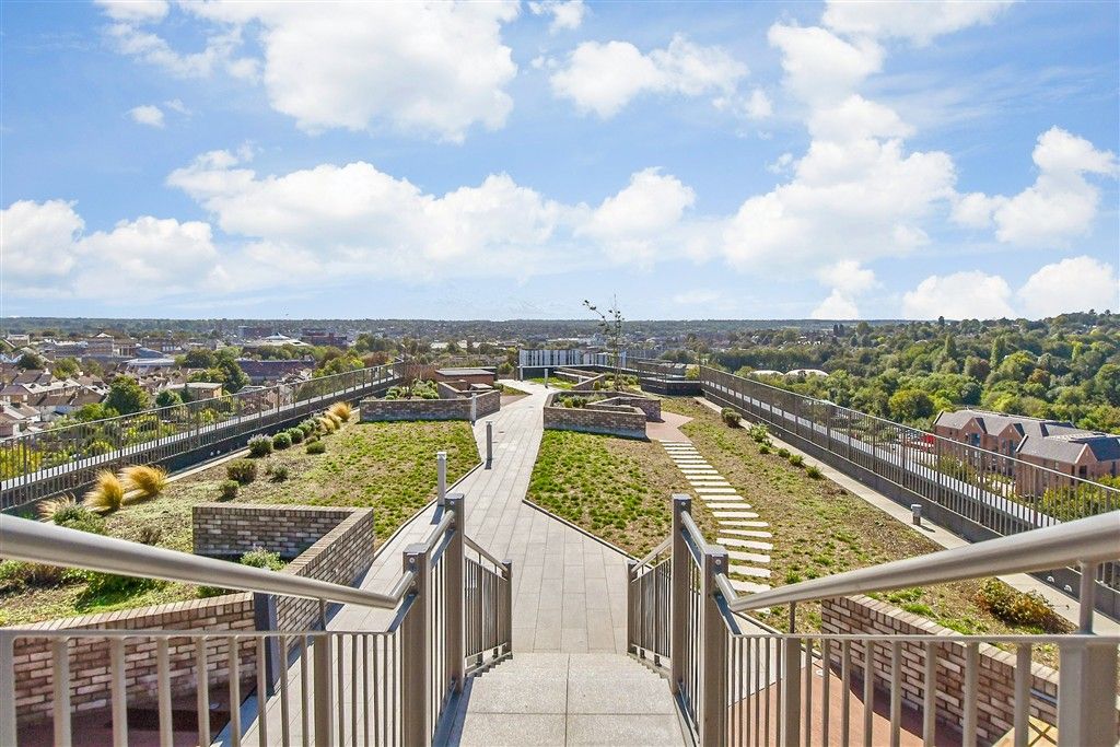 Property photo 2 of 10 Communal Gardens