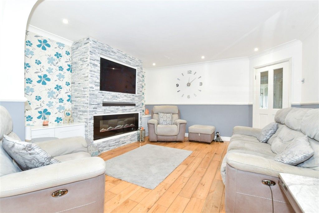 Property photo 2 of 14 Lounge