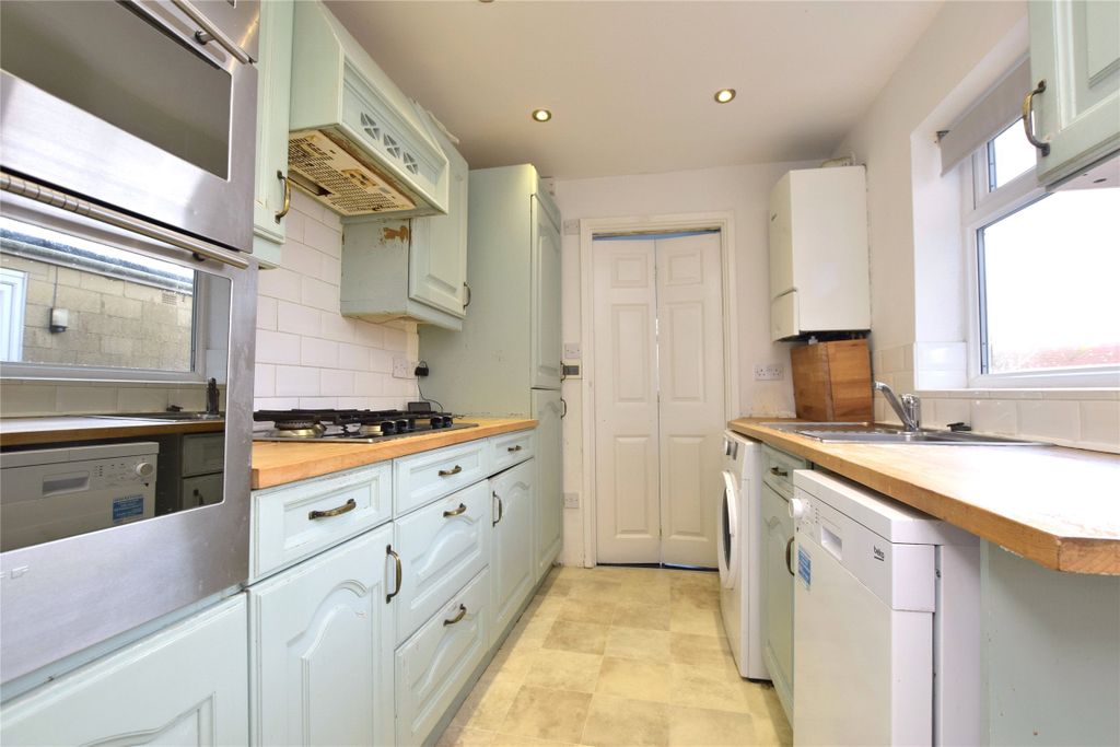 Property photo 3 of 11 Kitchen