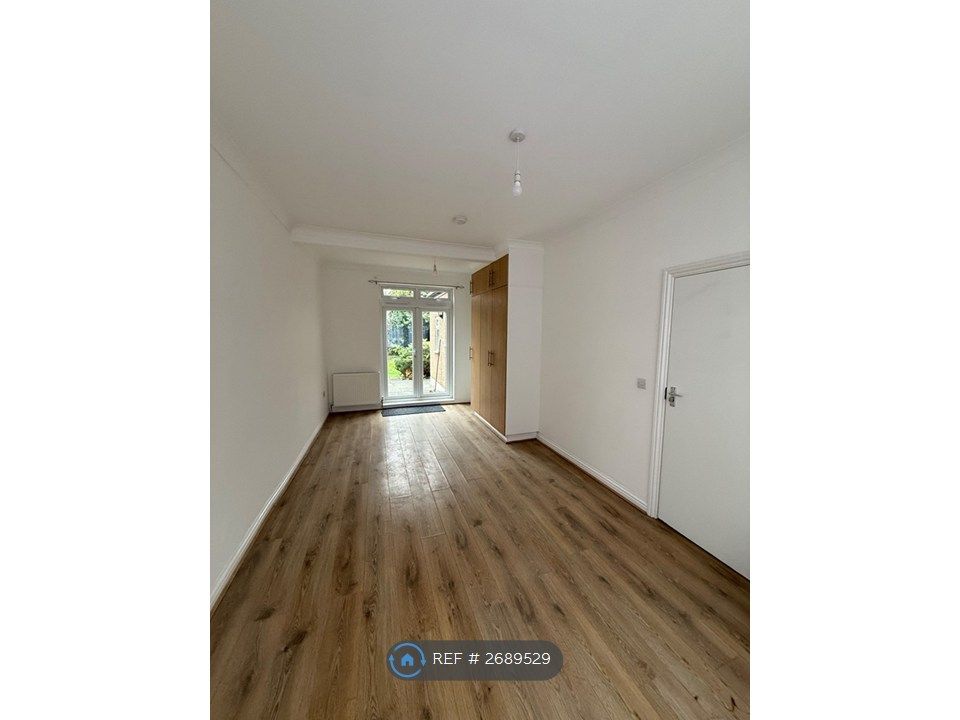 Property photo 3 of 11 Room 1