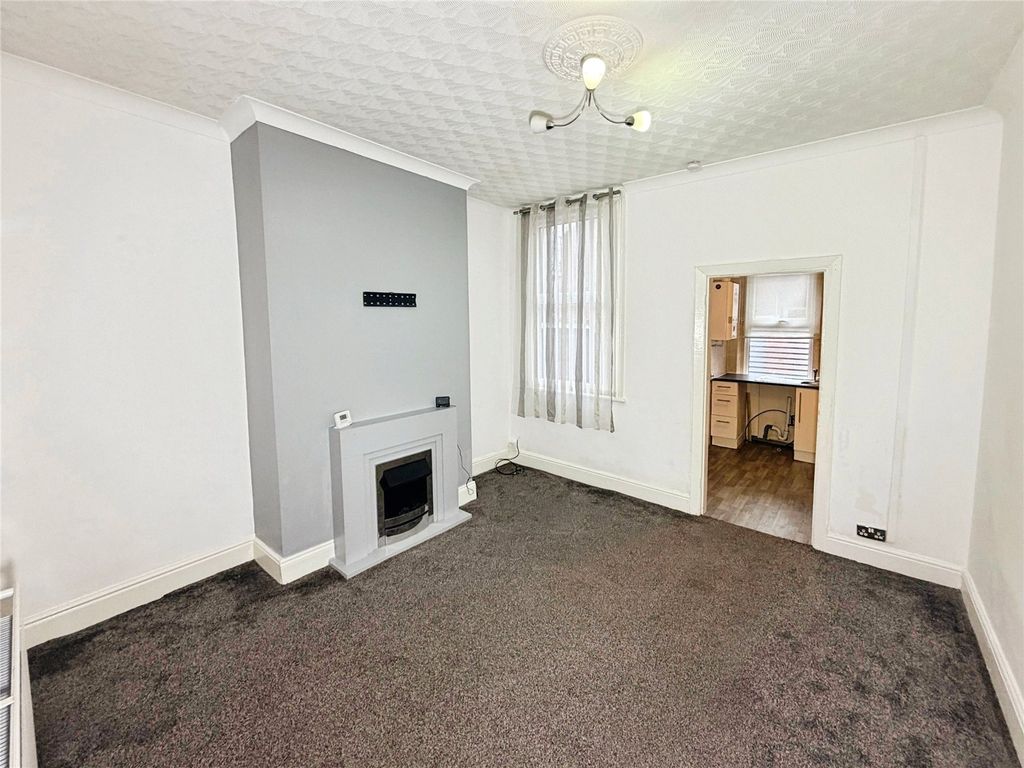 Property photo 3 of 10 Dining Room