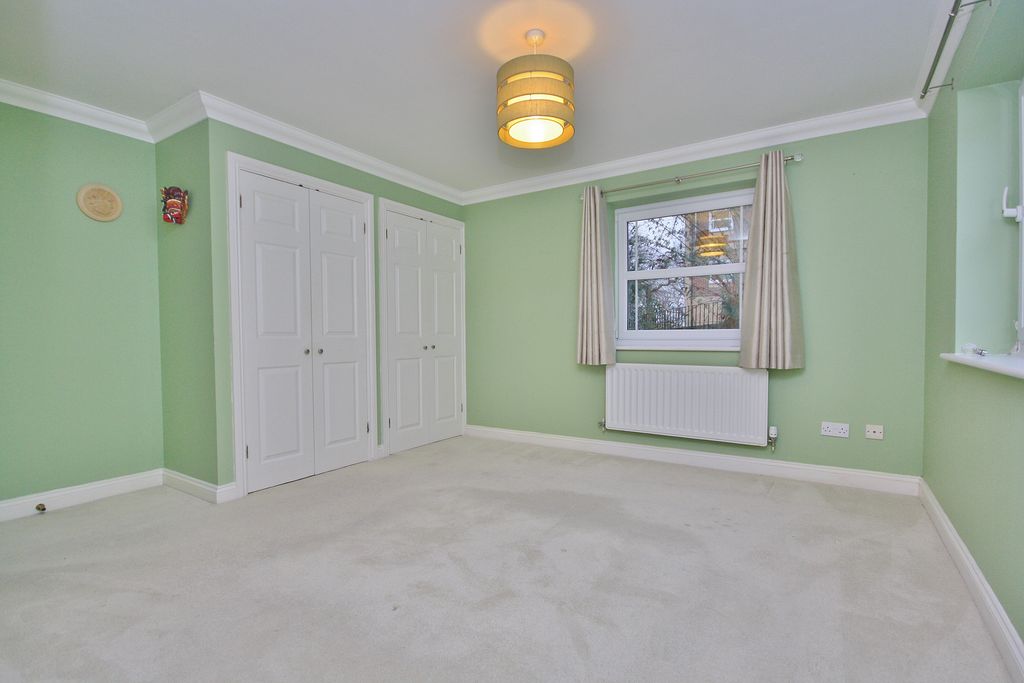 Property photo 3 of 6 Photo 02