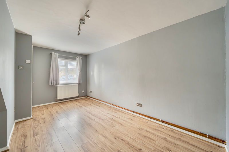 Property photo 3 of 12 Photo 4