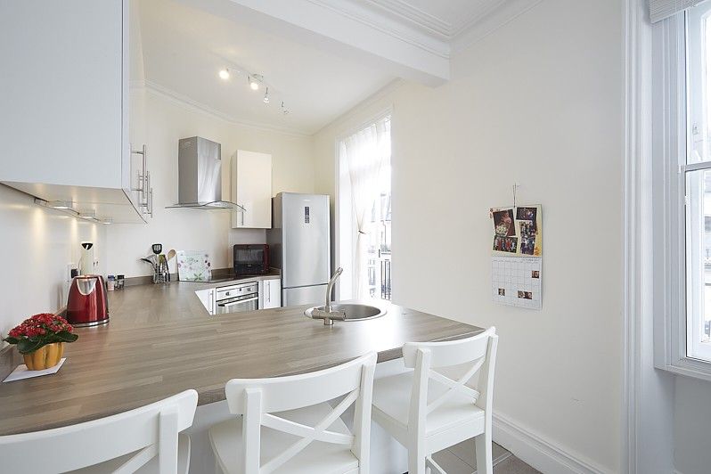 Property photo 2 of 7 Kitchen