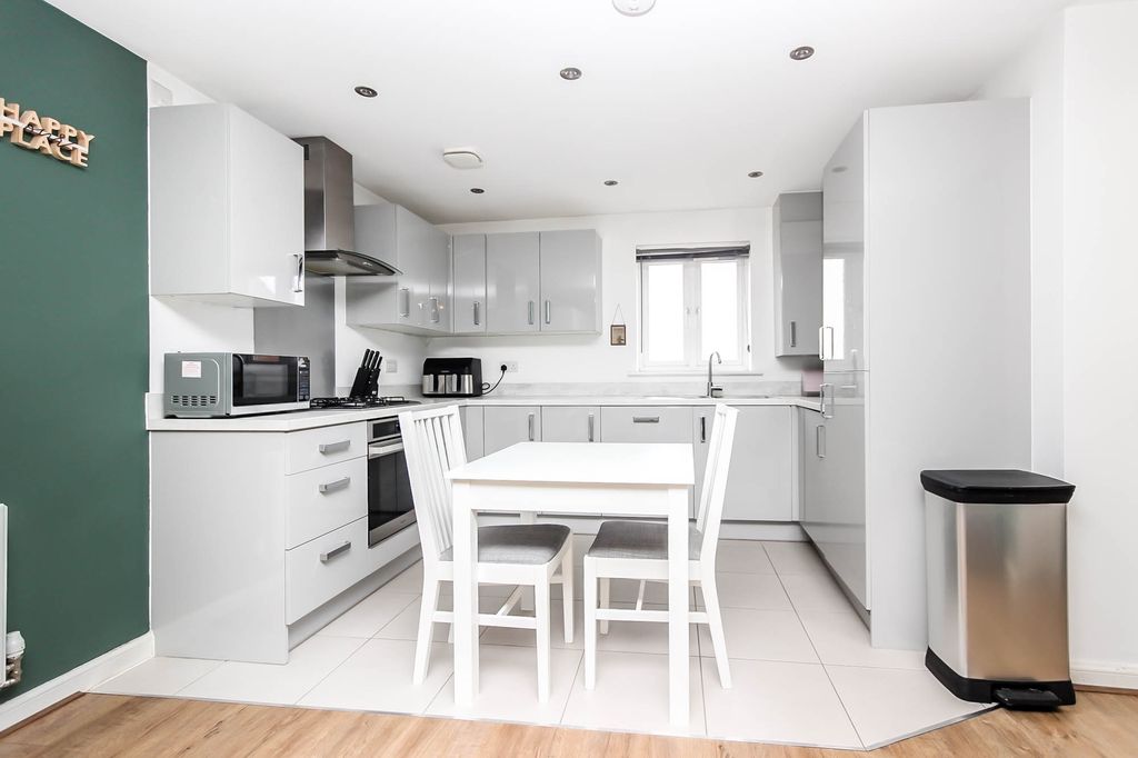 Property photo 3 of 8 Kitchen Area