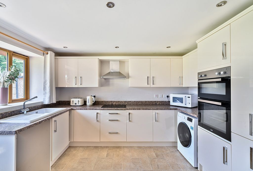 Property photo 2 of 19 1304560-8-6842Af7...