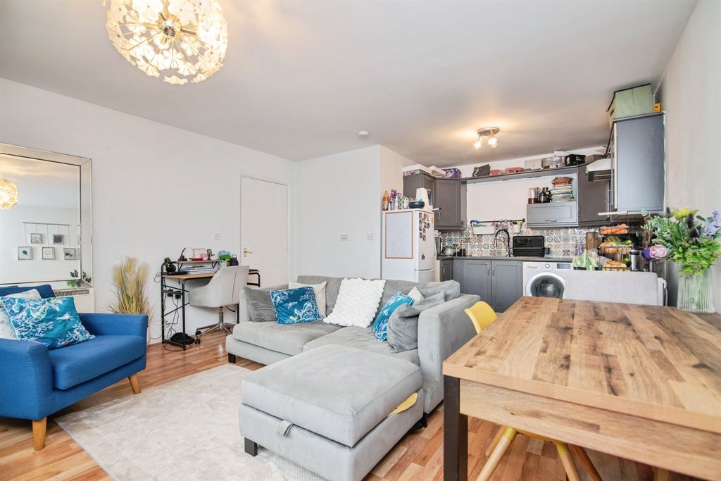 Property photo 3 of 12