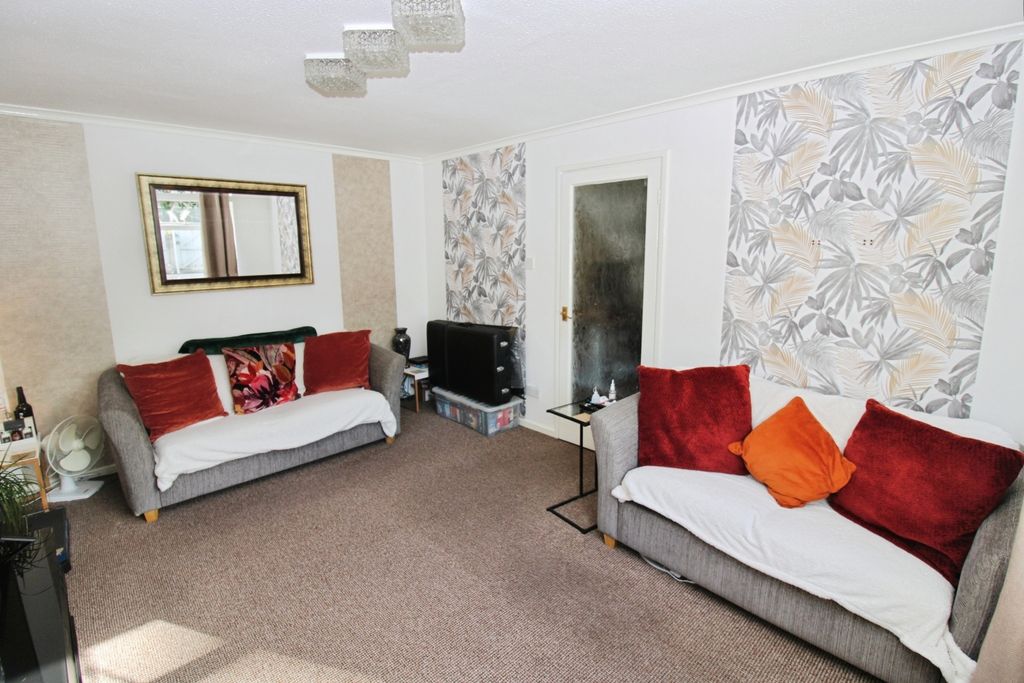Property photo 2 of 10 Lounge