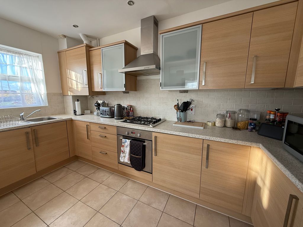 Property photo 2 of 7 Kitchen