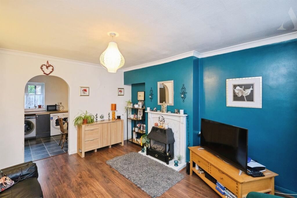 Property photo 2 of 12 144 St Margarets Road Lounge x4.Jpeg