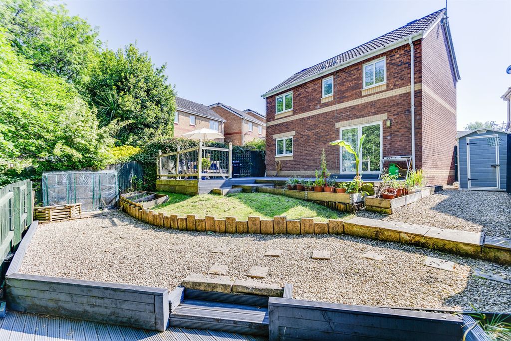 Property photo 3 of 32