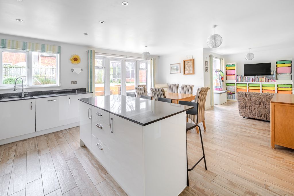 Property photo 3 of 19