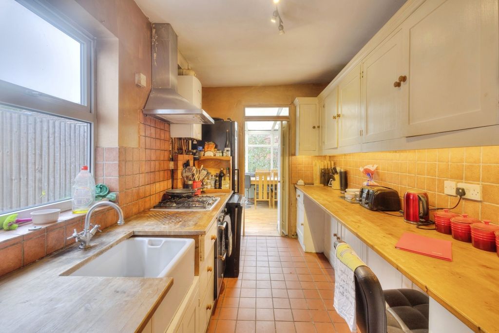 Property photo 2 of 16 Kitchen