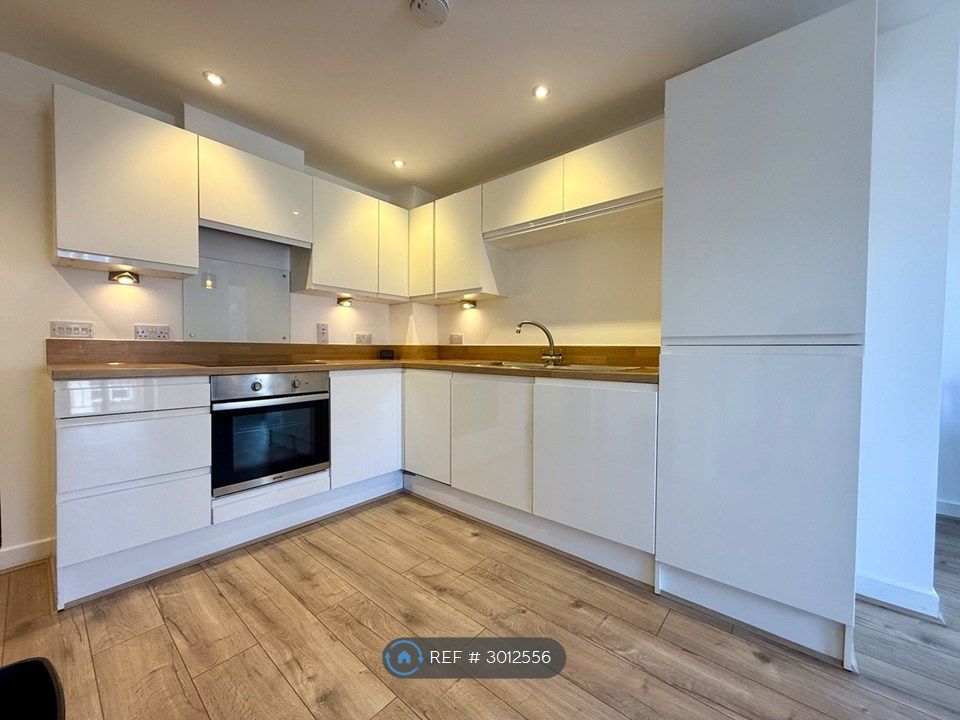 Property photo 3 of 7 Kitchen