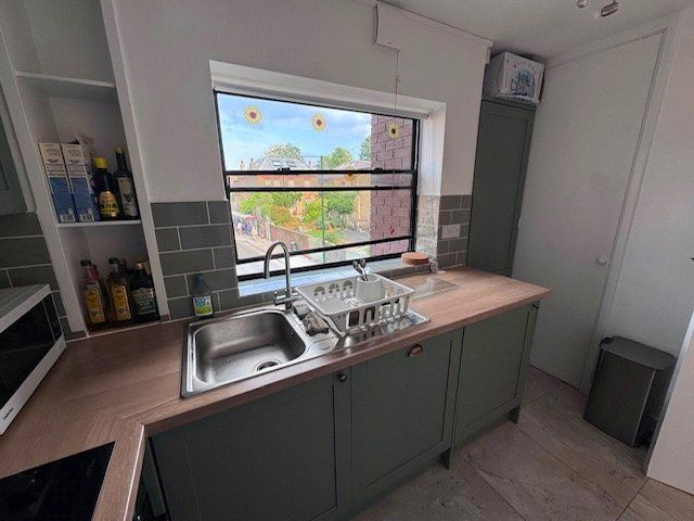 Property photo 3 of 14 Kitchen