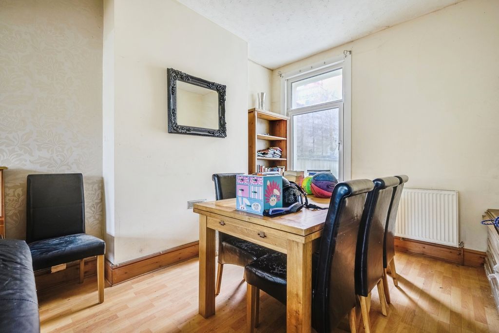 Property photo 3 of 17 Photo