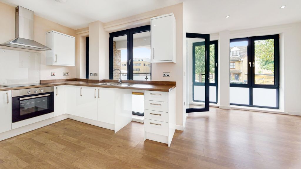 Property photo 2 of 10 Kitchen &amp; Reception