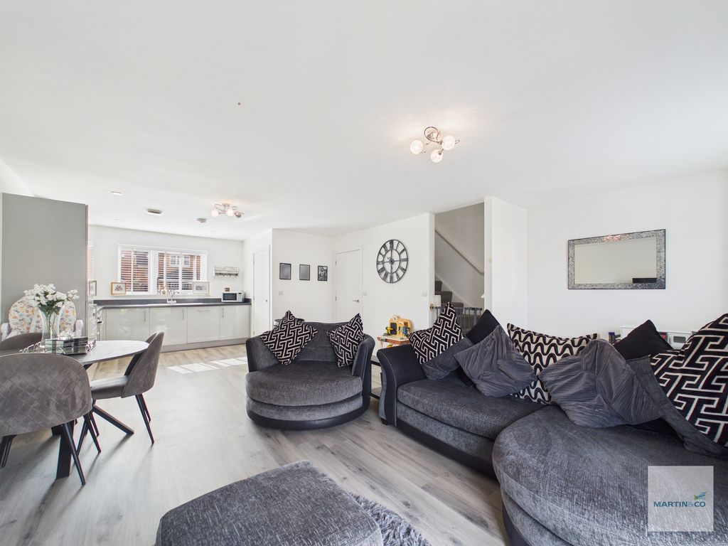 Property photo 2 of 19 Cam03394G0-Pr0472-Still015