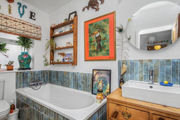 Property photo 3 of 8 330985