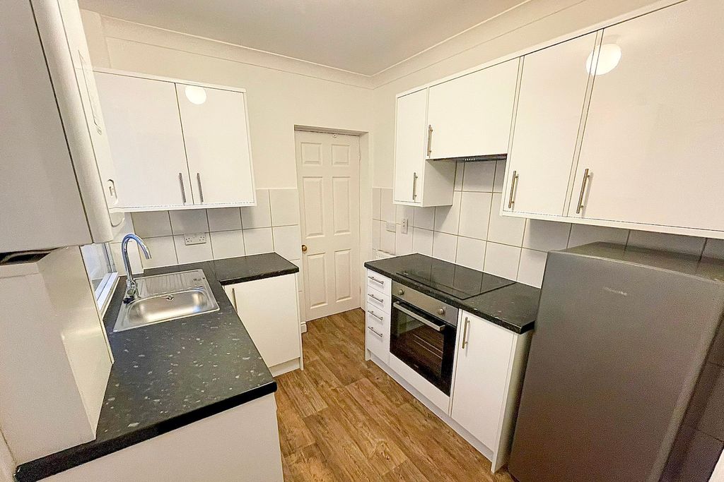 Property photo 3 of 9 Kitchen