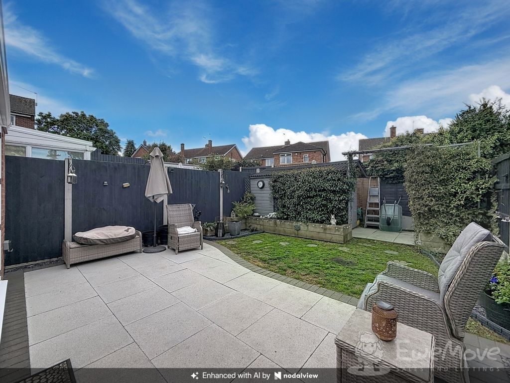 Property photo 2 of 24 Sw Facing Garden