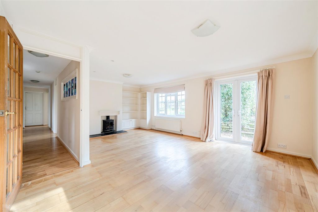 Property photo 2 of 20 Reception