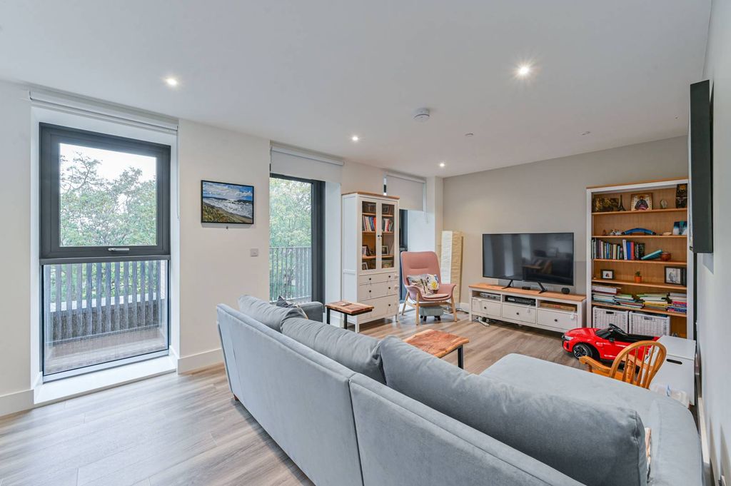 Property photo 3 of 26