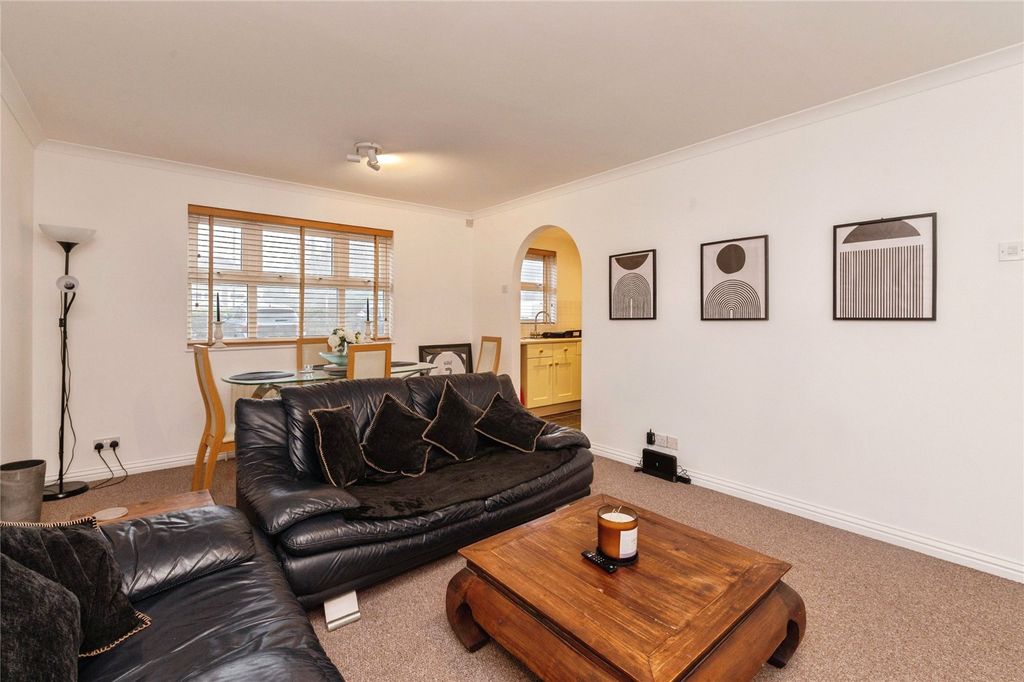 Property photo 1 of 9 Lounge Diner