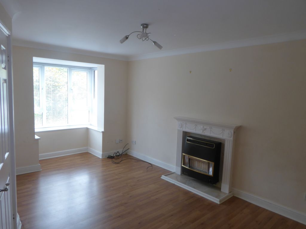 Property photo 3 of 8 Lounge