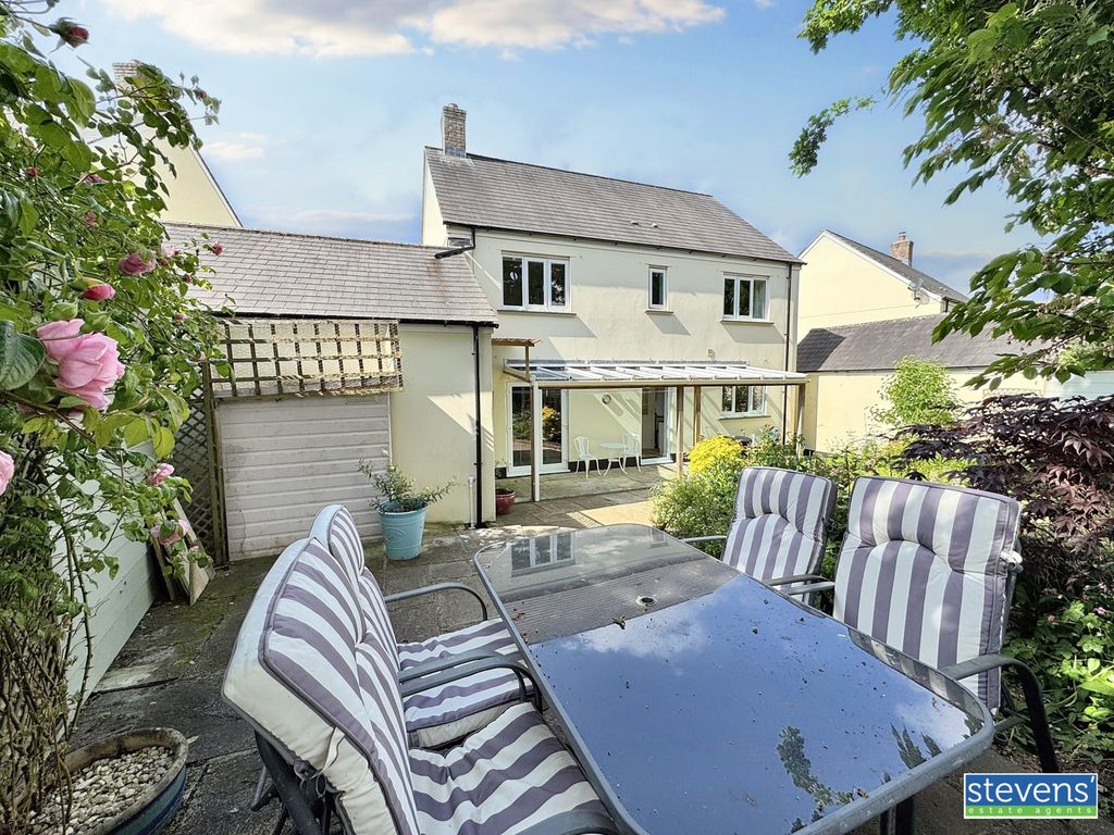 Property photo 2 of 28 Image00006