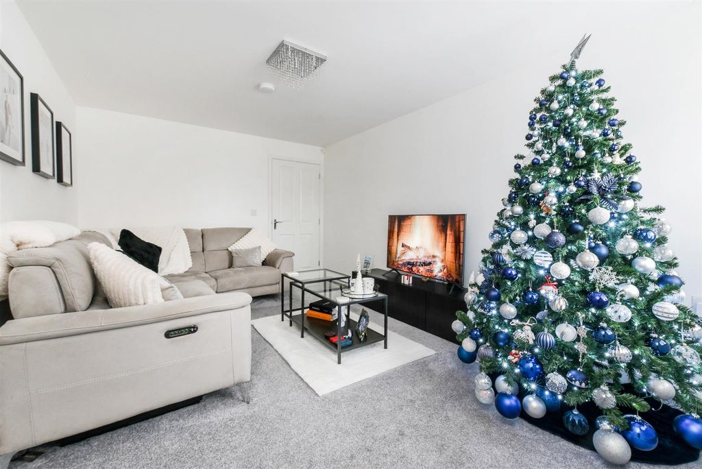 Property photo 2 of 24 Lounge